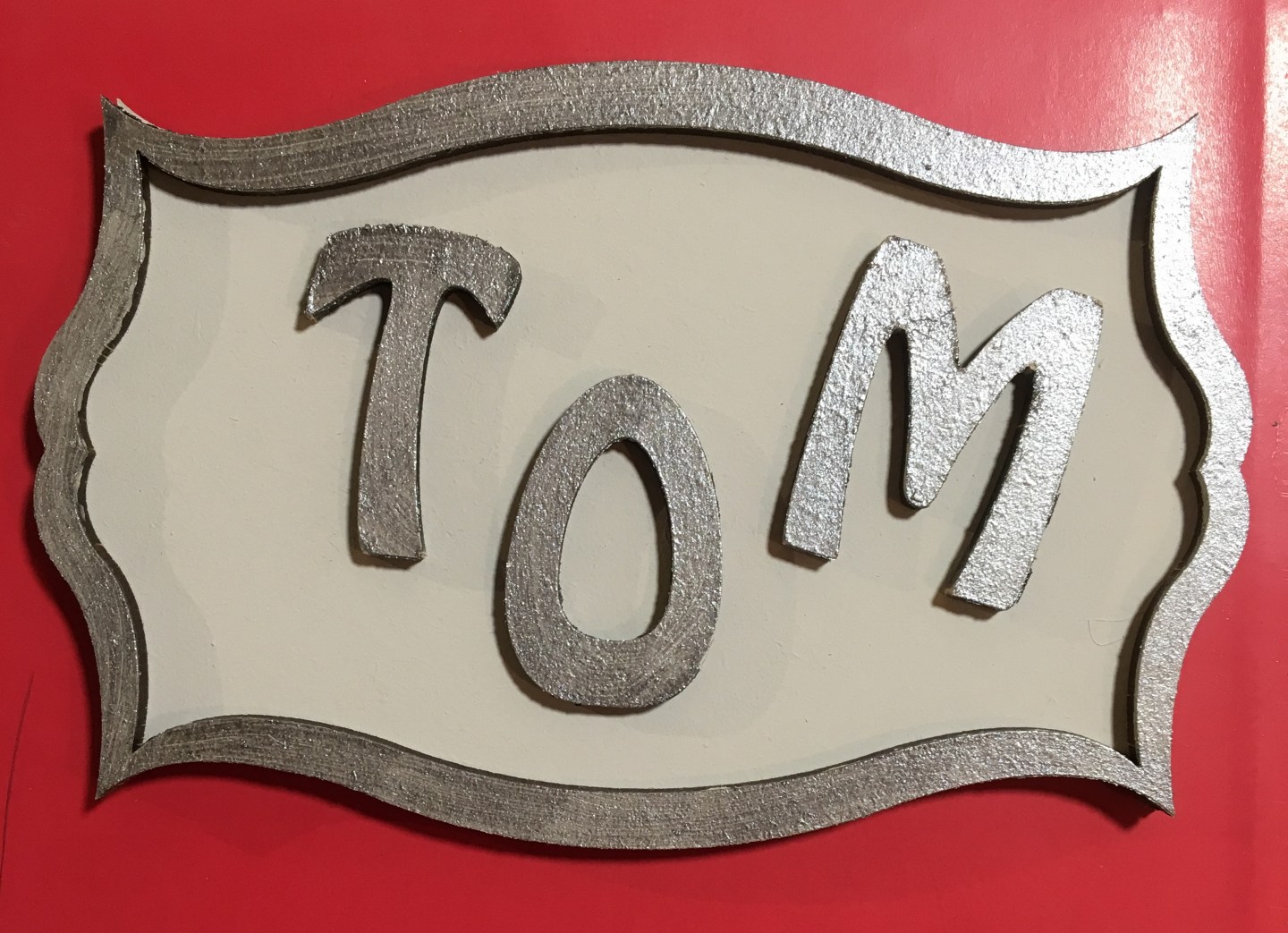 plaque TOM personnalisée chambre enfant