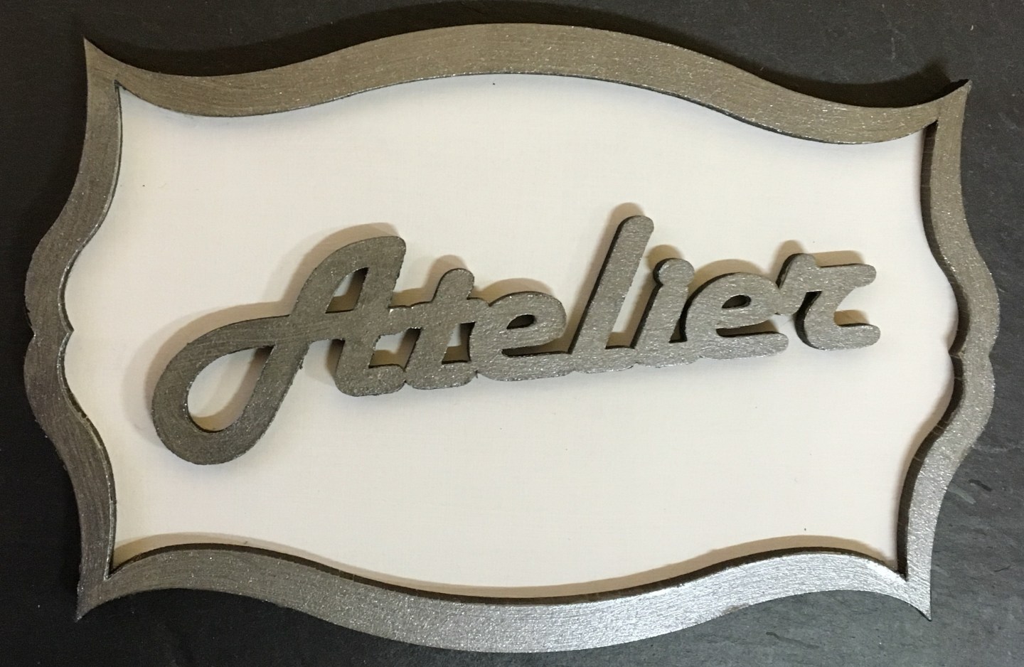 atelier plaque-porte bois personnalisée