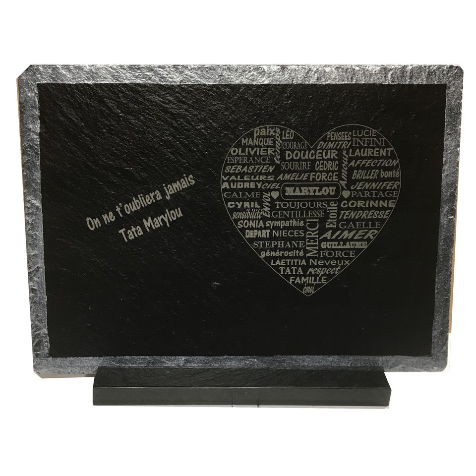 ardoise gravée avec personnalisation des prénoms des proches et mots choisis par la famille