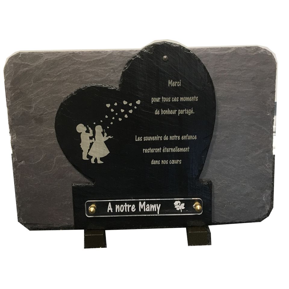 coeur en ardoise naturelle découpée à la main fixé sur lauze de montagne