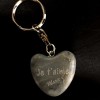 porte-cles-coeur-personnalise-galet-brut-grave