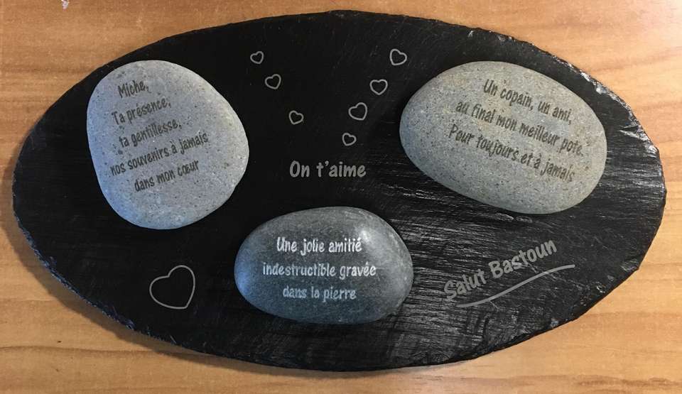 Création unique en ardoise et galets gravés